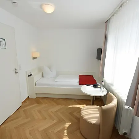 Badischer Landgasthof Hirsch 3*